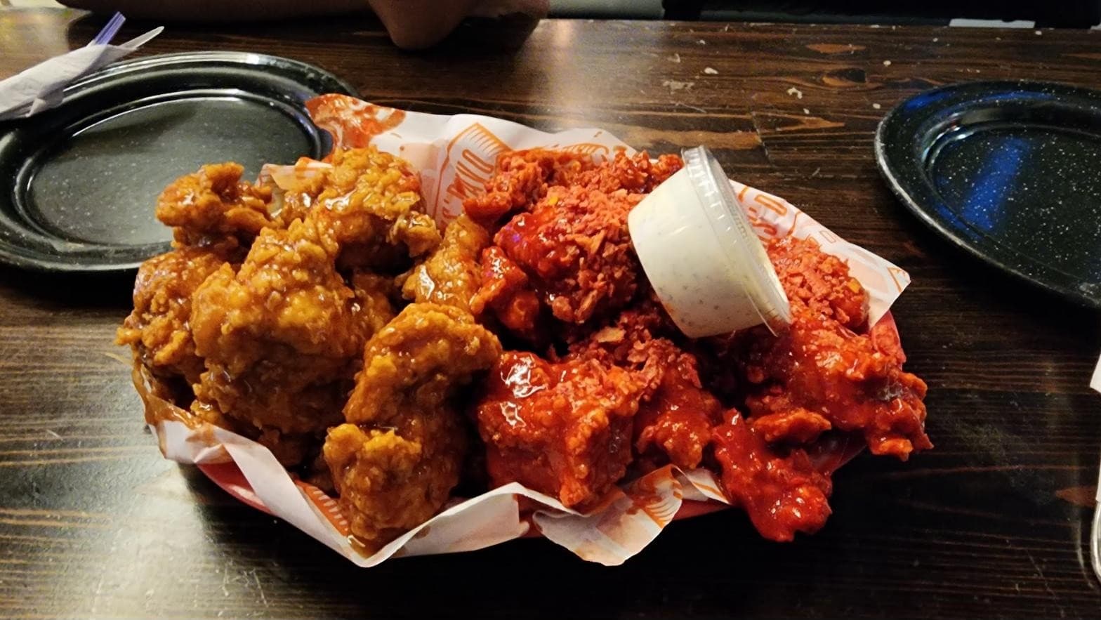 Boneless en dos salsas con aderezo ranch